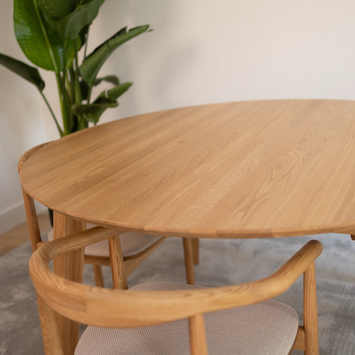Mesa de comedor de madera maciza de Roble redonda extensible Saga | VESKOR