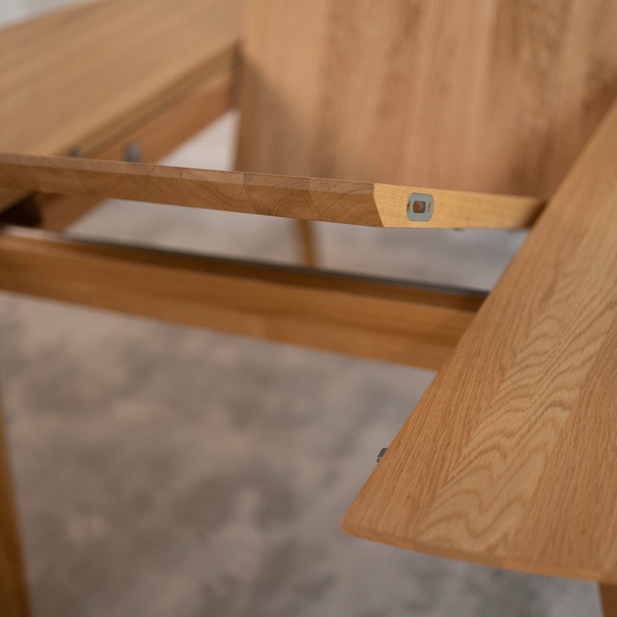 Mesa de comedor de madera maciza de Roble redonda extensible Saga | VESKOR
