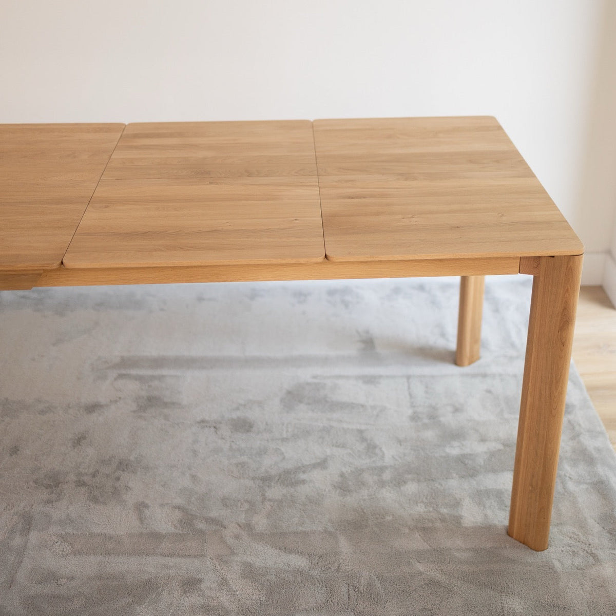 Mesa de comedor de madera maciza de roble extensible Dita | VESKOR
