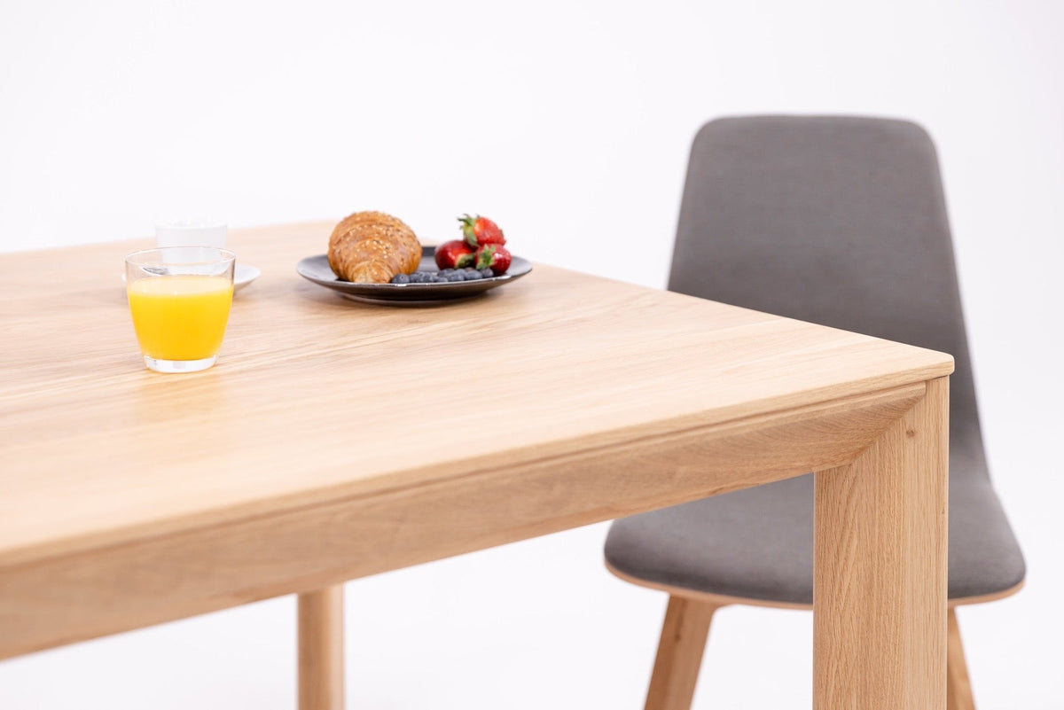 Mesa de comedor de madera maciza de roble extensible Dita | VESKOR