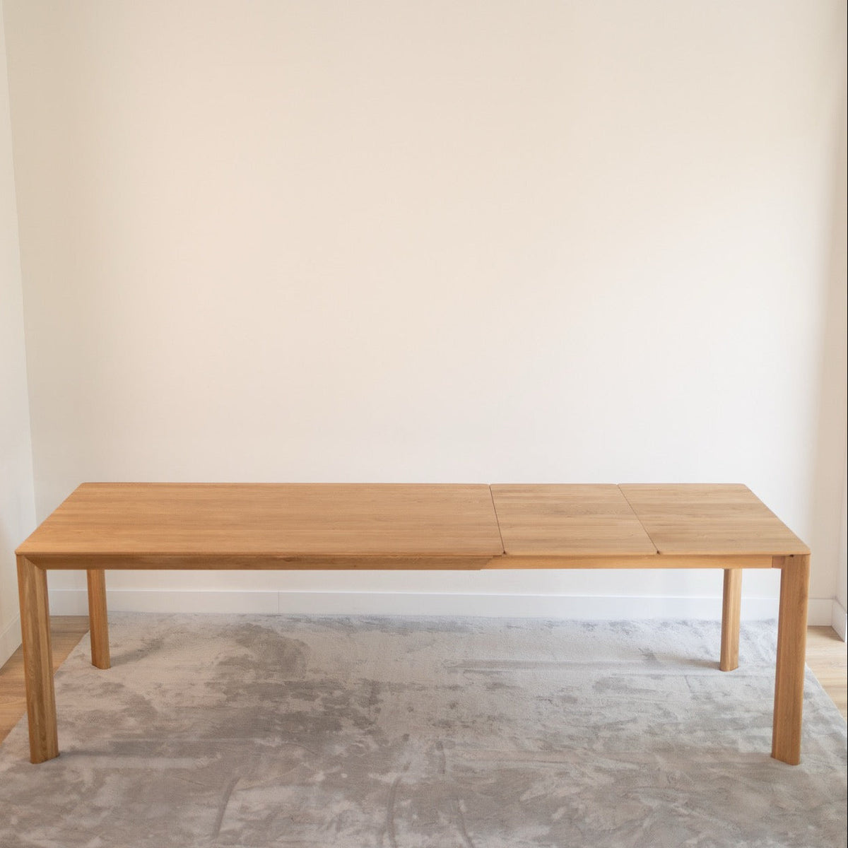 Mesa de comedor de madera maciza de roble extensible Dita | VESKOR