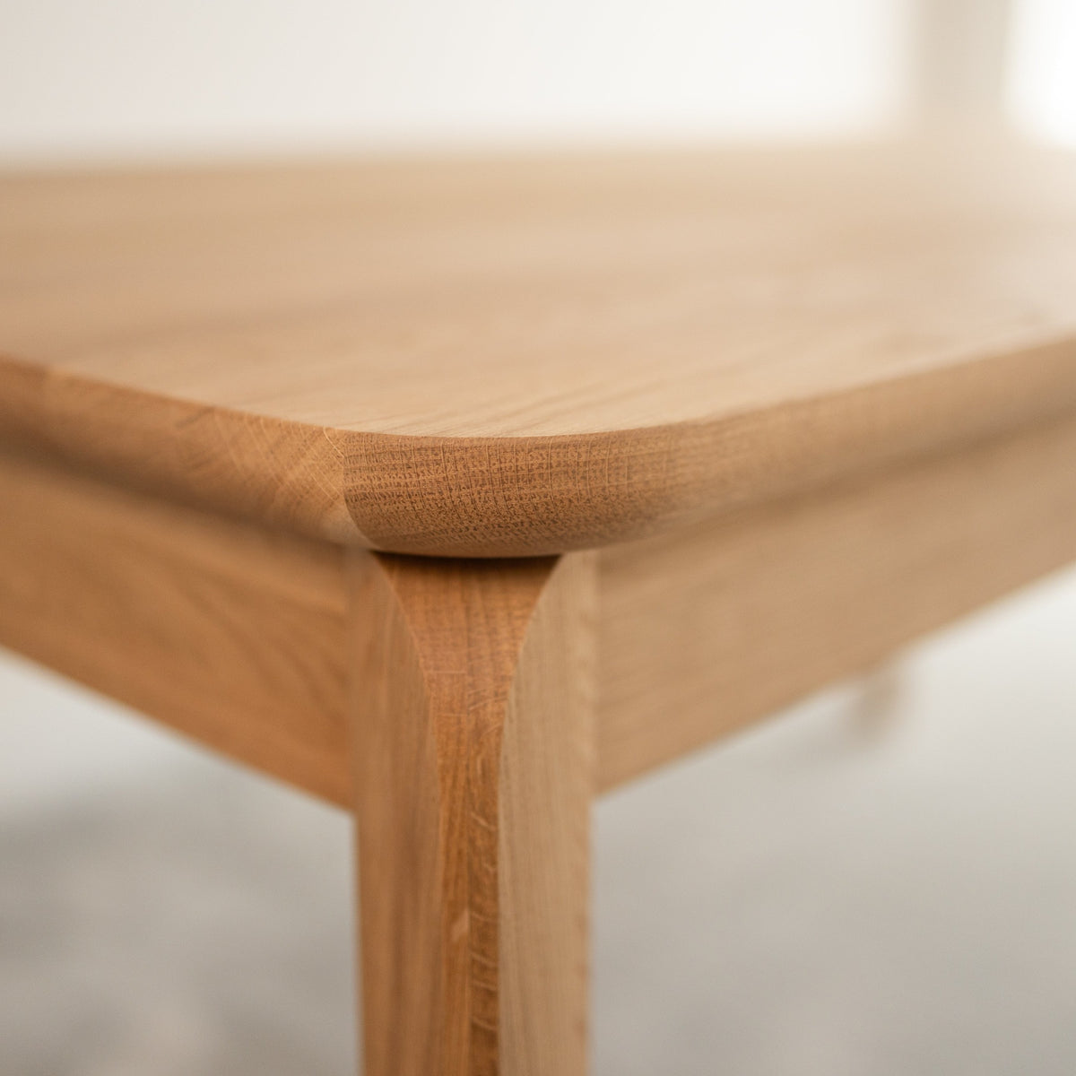 Mesa de comedor de madera maciza de roble extensible Golf | VESKOR