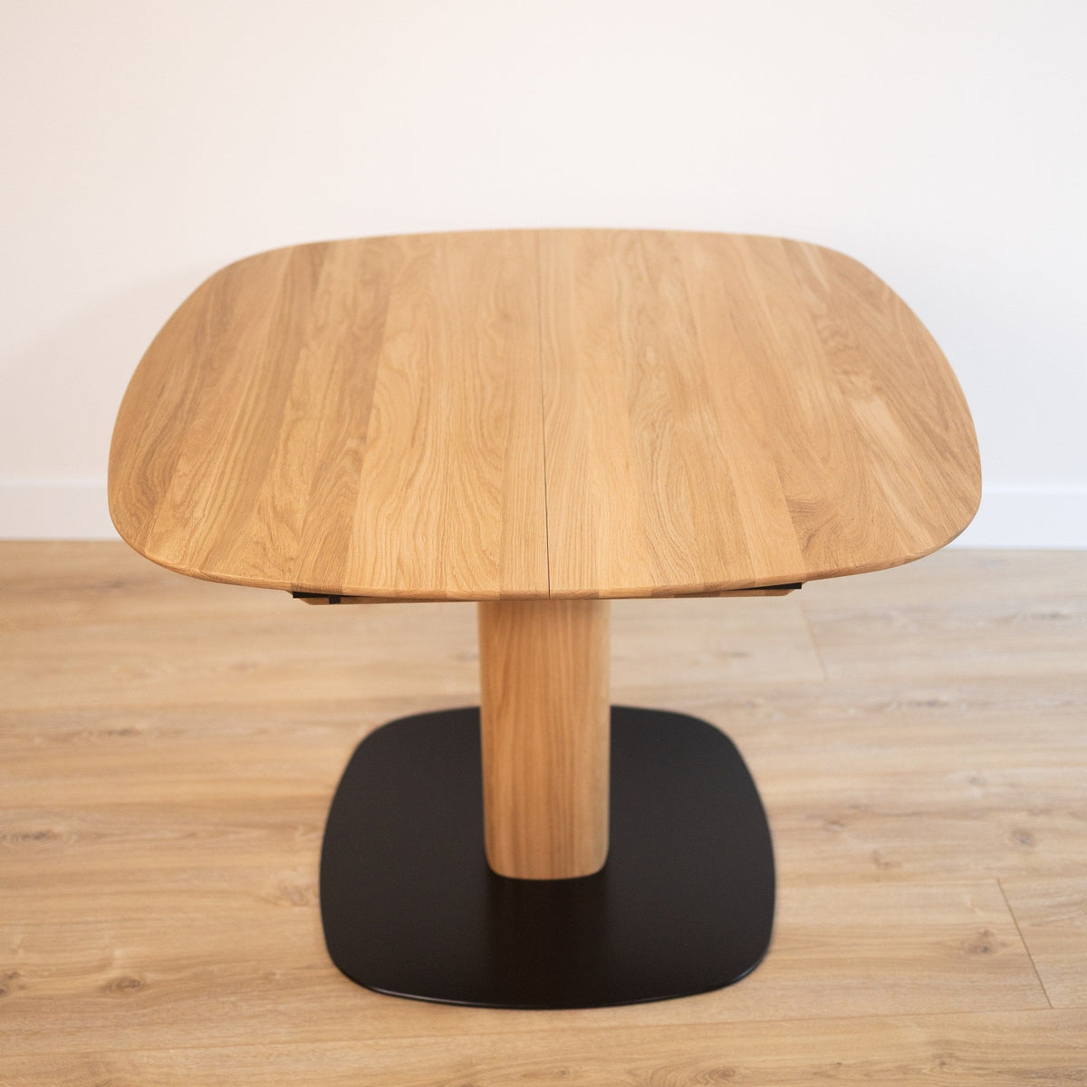 Mesa de comedor de madera maciza de roble extensible Luna | VESKOR