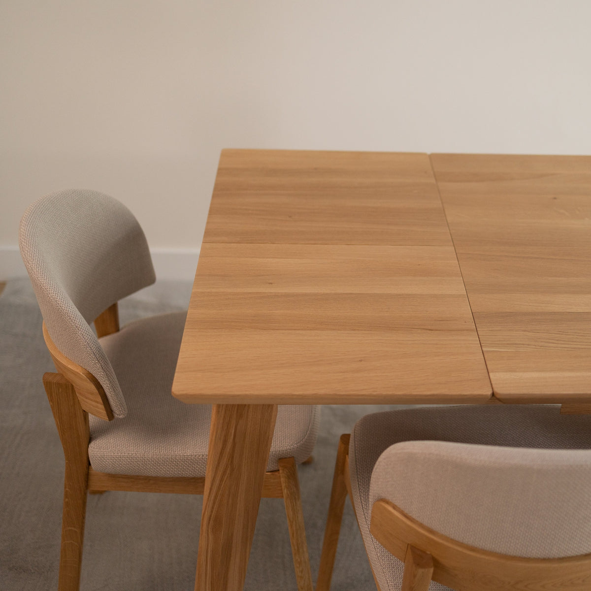 Mesa de comedor de madera maciza de roble extensible Premier | VESKOR