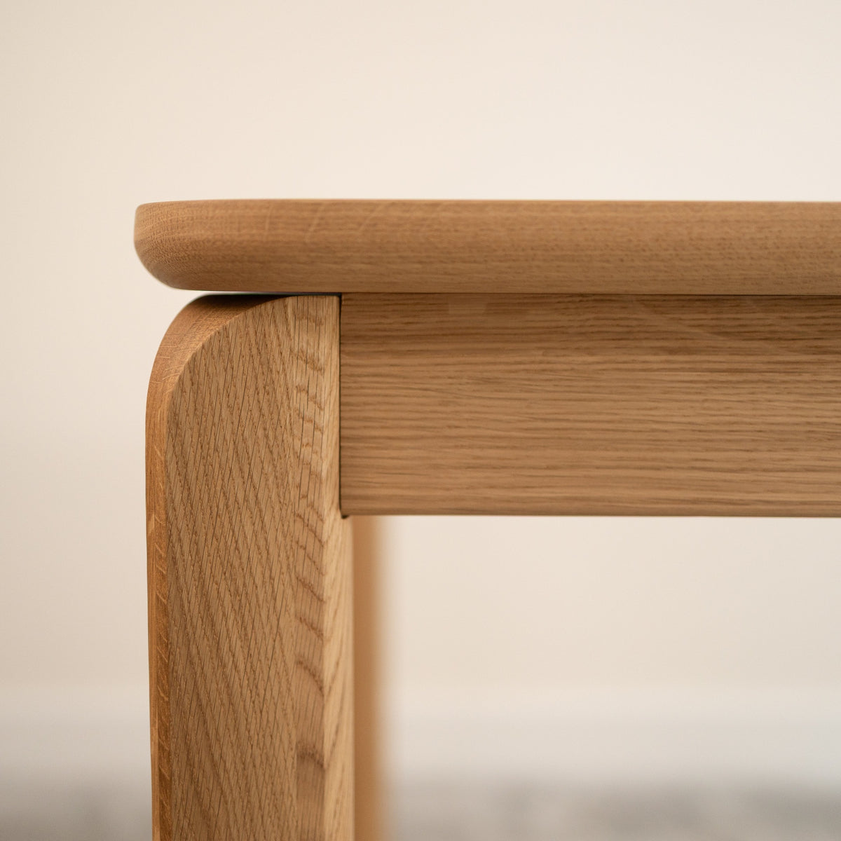 GOLF solid oak fixed dining table | VESKOR