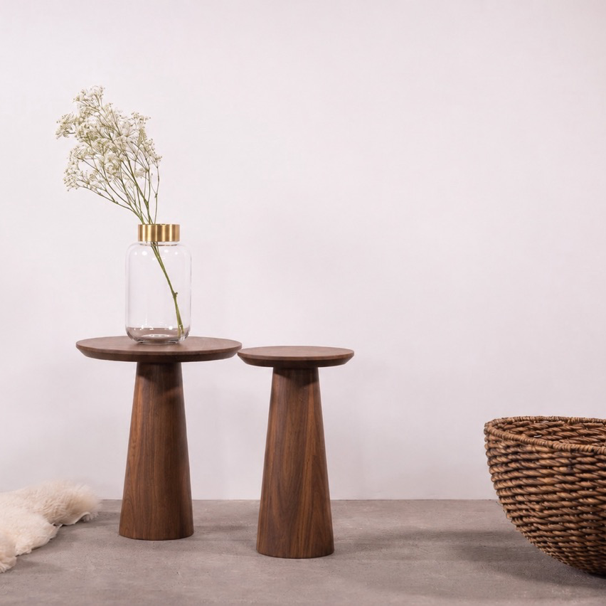 Mesa de centro de madera maciza de nogal FLUX | VESKOR