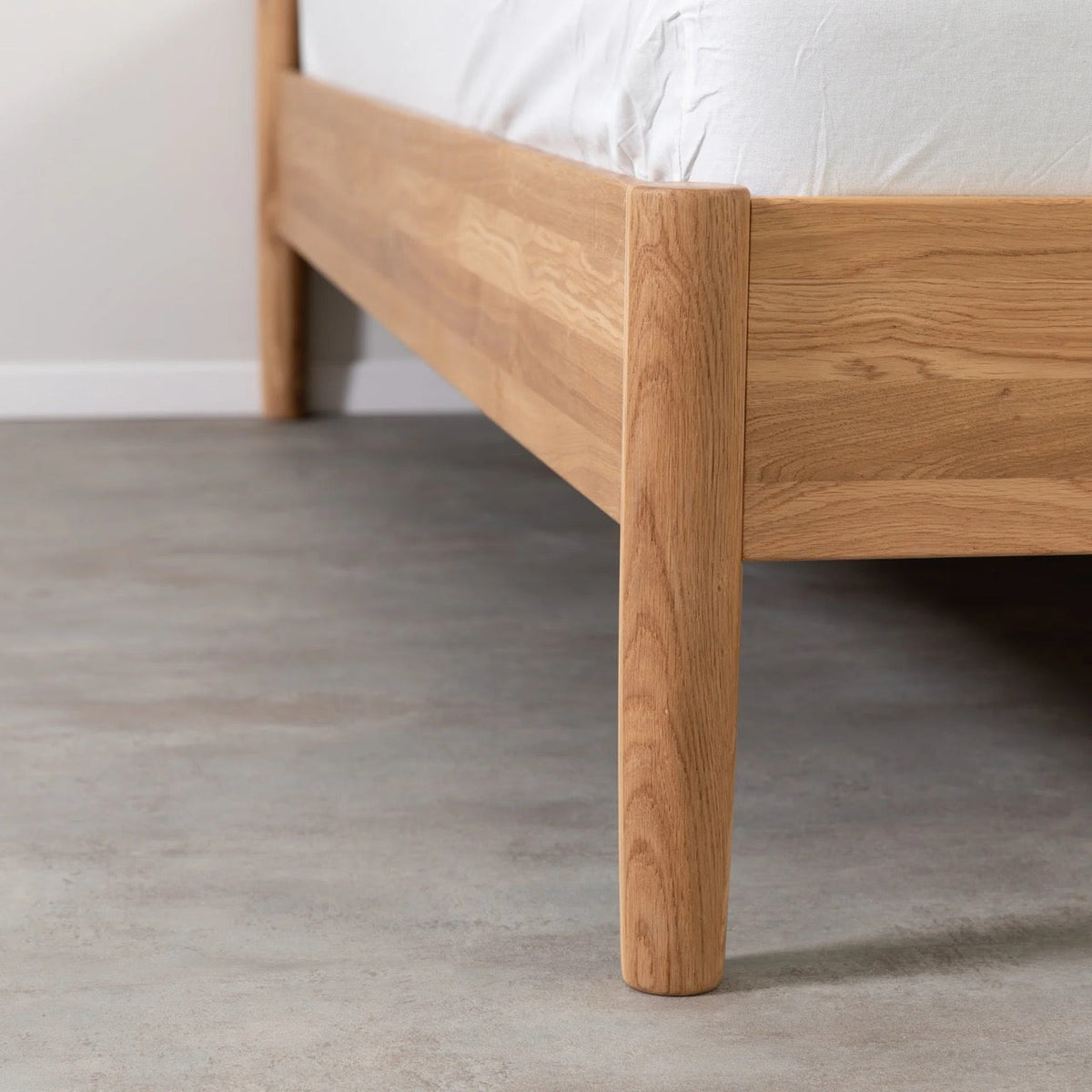 Cama de madera maciza de Roble Aura | VESKOR