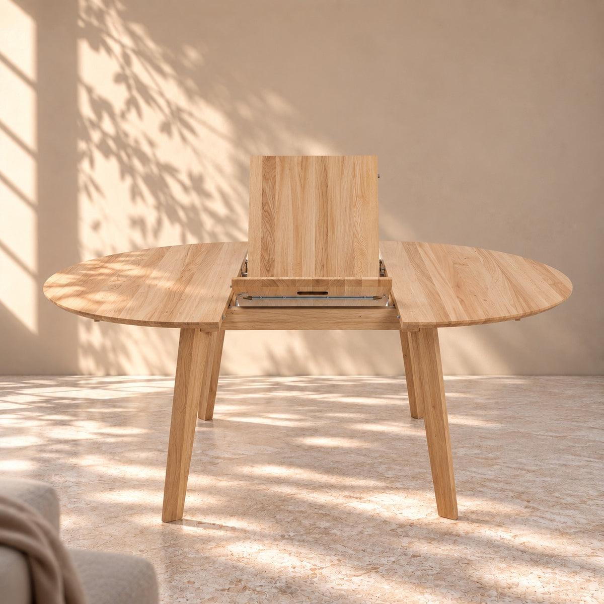 Mesa de comedor redonda extensible de madera maciza de haya SAGA | VESKOR