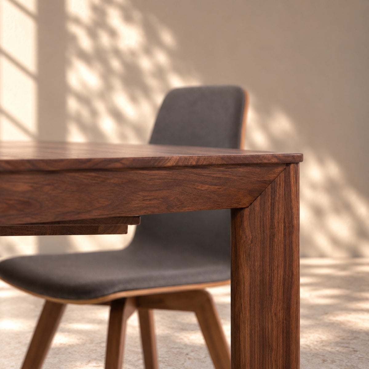 Mesa de comedor de madera maciza de Nogal extensible Dita | VESKOR