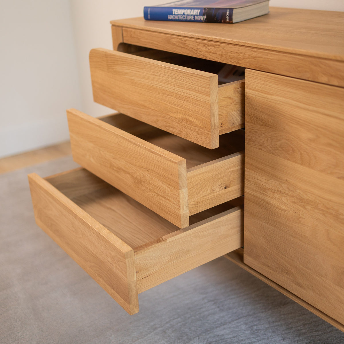Mueble de TV de madera maciza de Roble Dita | VESKOR