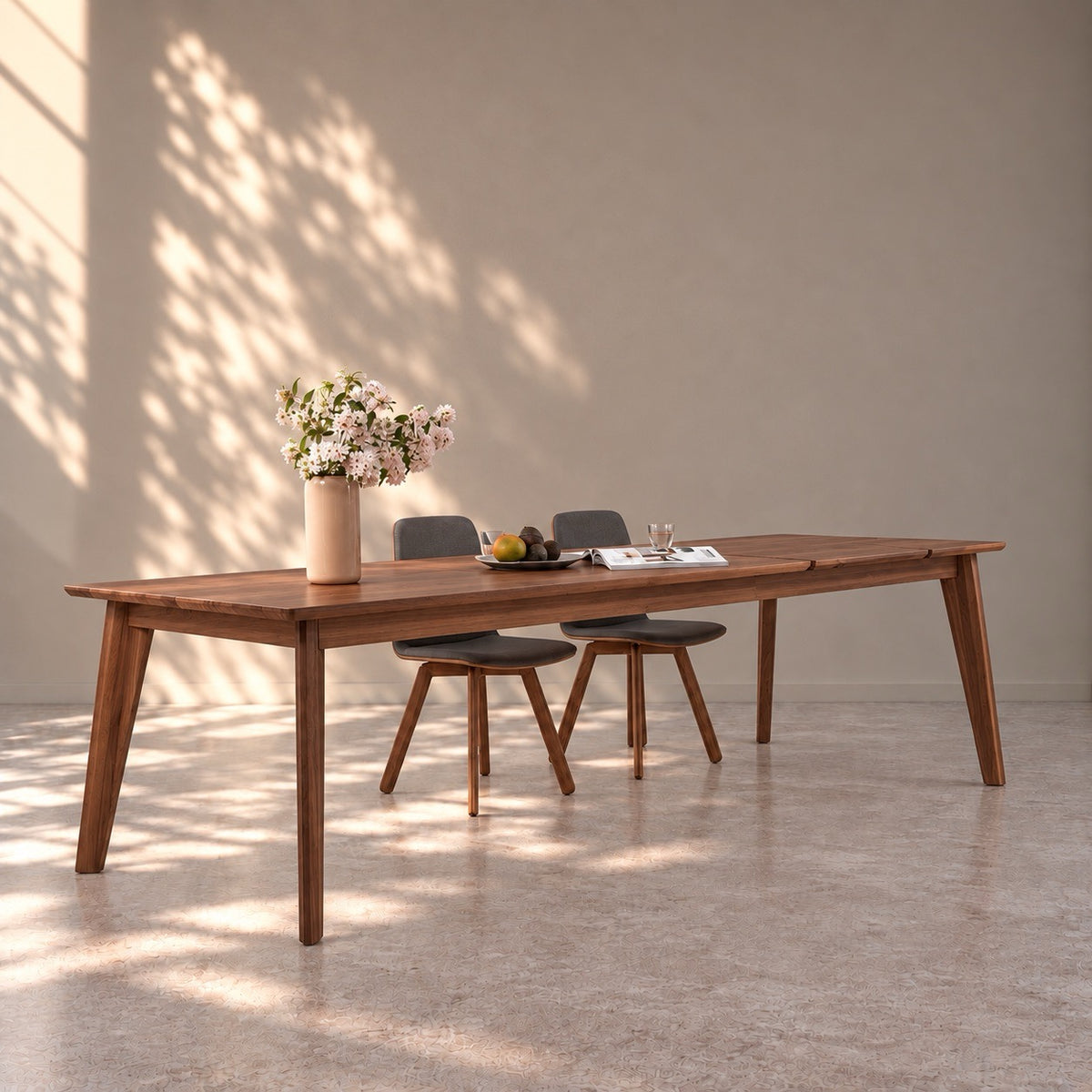 Mesa de comedor de madera maciza de nogal extensible Kambio 2 | VESKOR