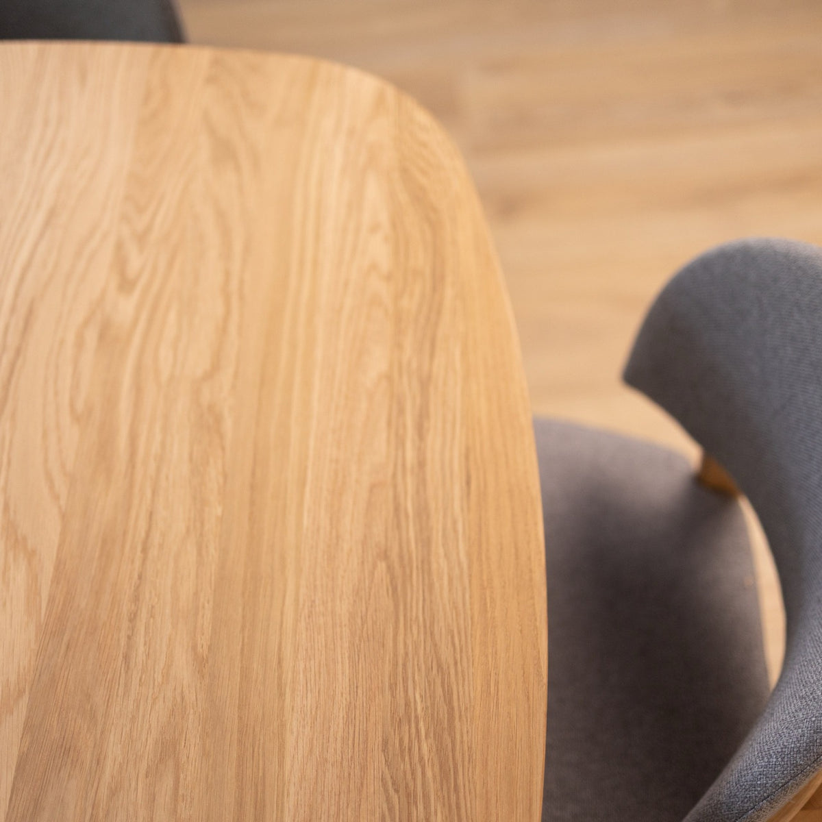 Mesa de comedor de madera maciza de roble fija Luna | VESKOR