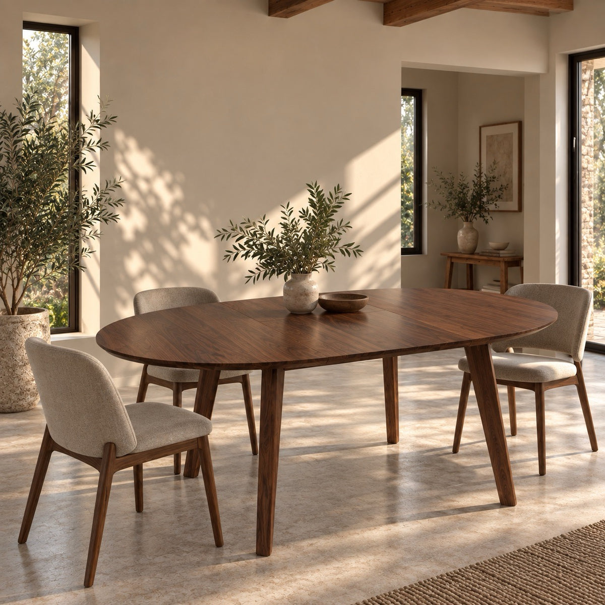 Mesa de comedor de madera maciza de nogal redonda extensible Saga | VESKOR