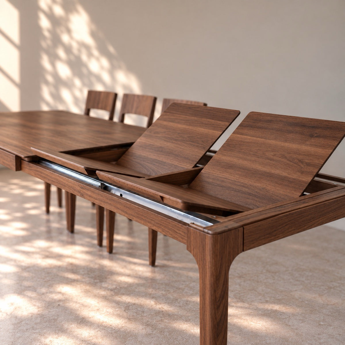 Mesa de comedor de madera maciza de nogal extensible Creativ | VESKOR